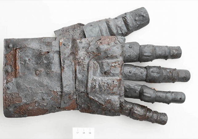 Odkrycie rękawicy pancernej