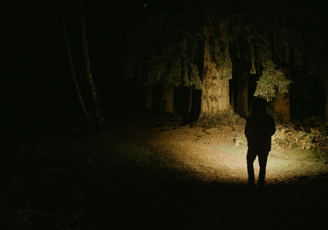 jak wybrac oswietlenie na biwak