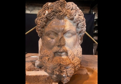 glowa Zeusa z afrodyzji